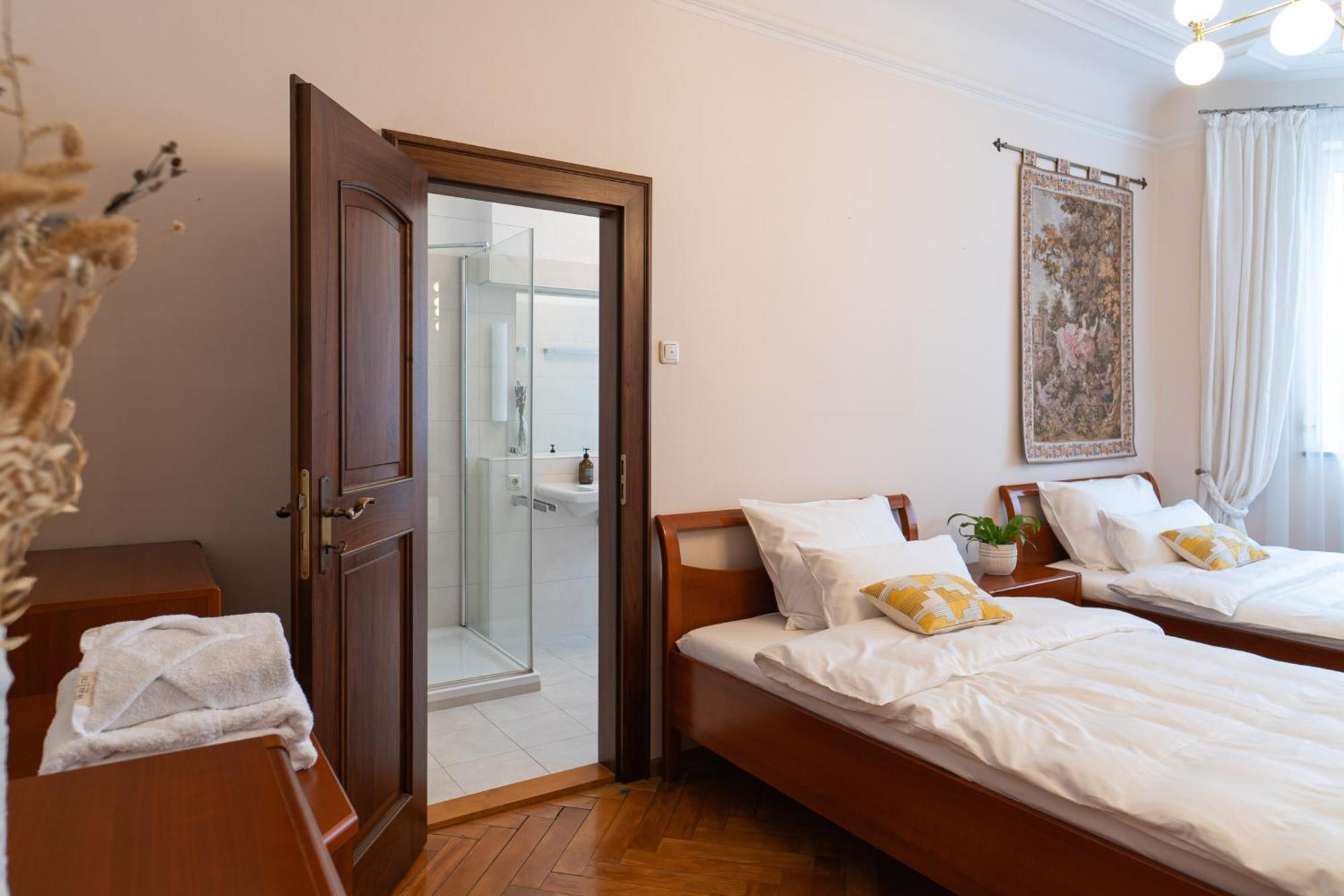 Neu - 4 Zimmer, 4 Betten, 5 Min Zum Hbf, Terrasse, 160Qm Augusta Esterno foto