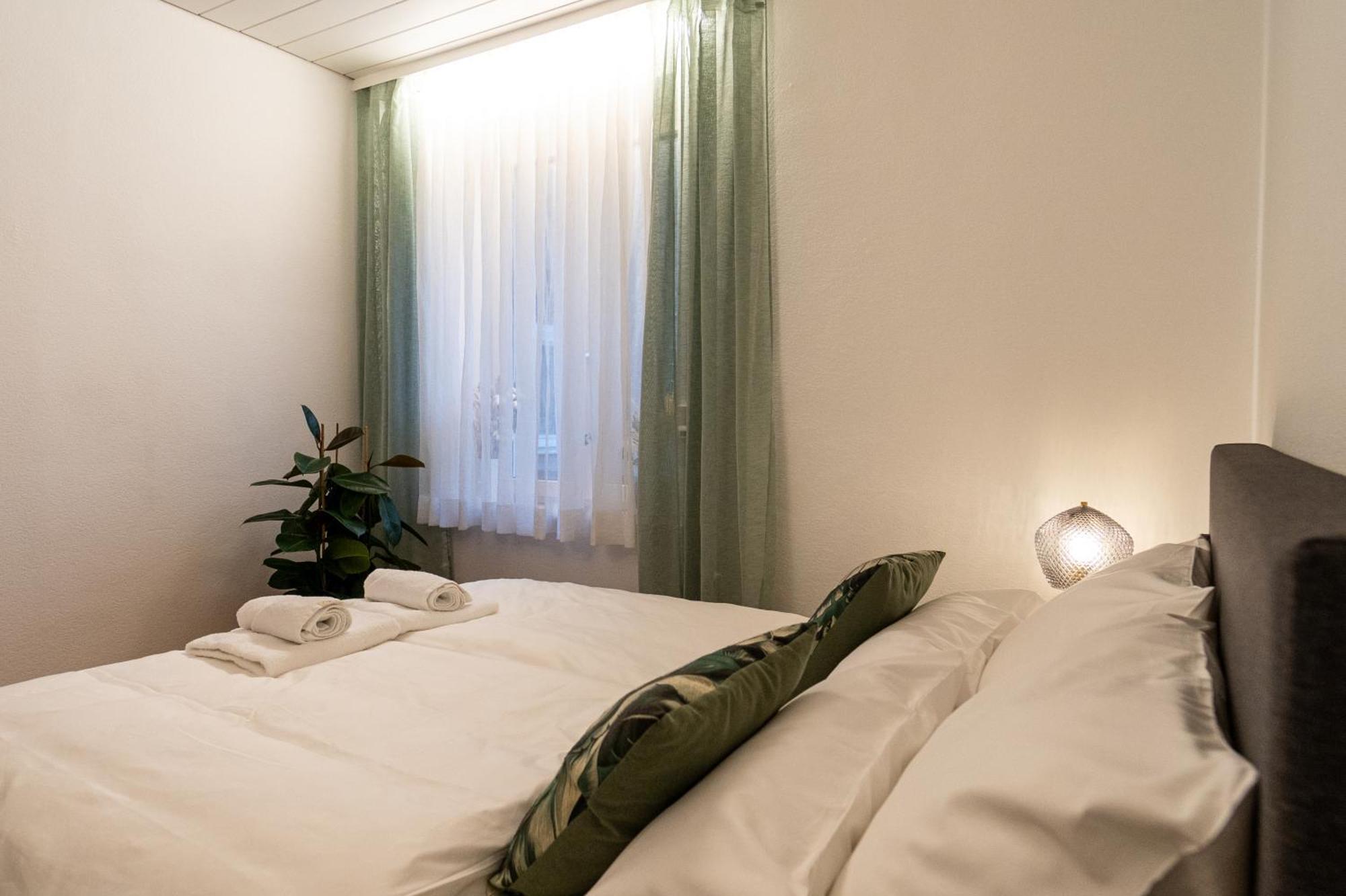 Neu - 4 Zimmer, 4 Betten, 5 Min Zum Hbf, Terrasse, 160Qm Augusta Esterno foto